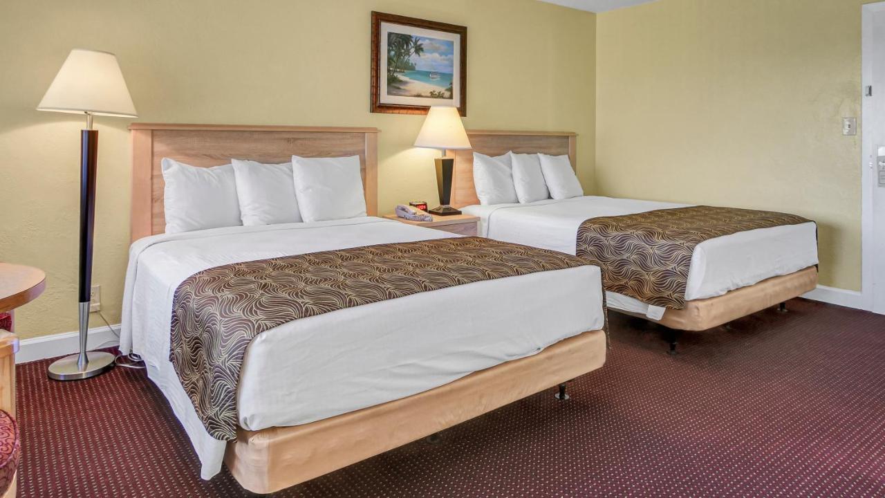 Page Terrace Beachfront Hotel St. Pete Beach Exteriör bild